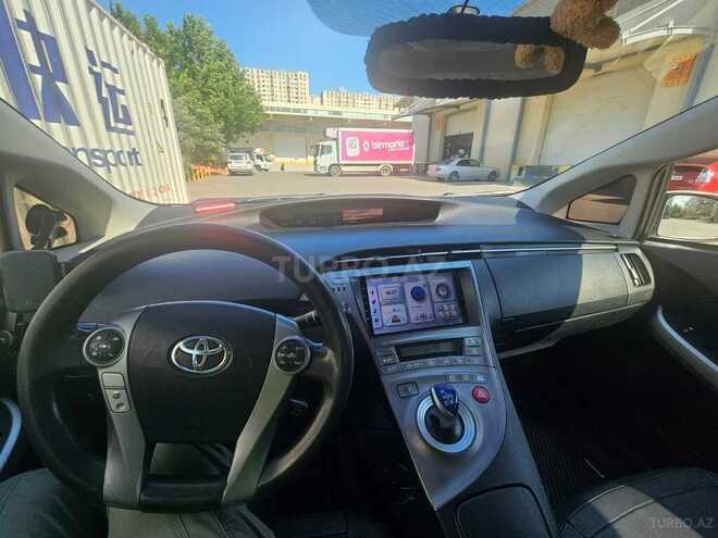 Toyota Prius-5