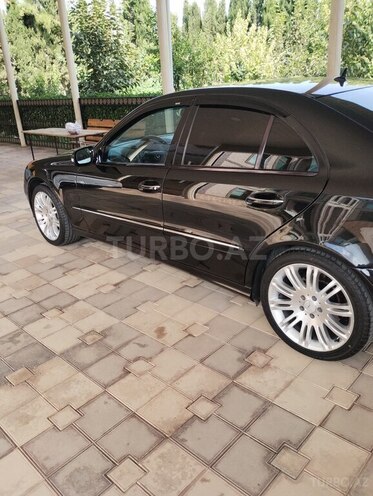 Mercedes E 220-11