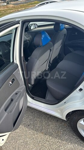 Kia Rio-5