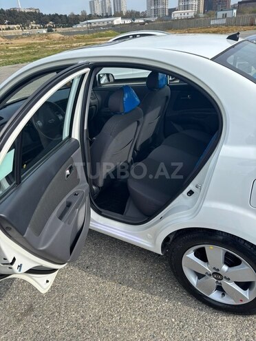 Kia Rio-4