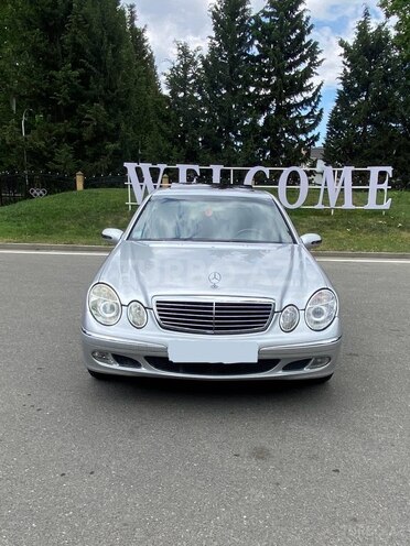 Mercedes E 240-1