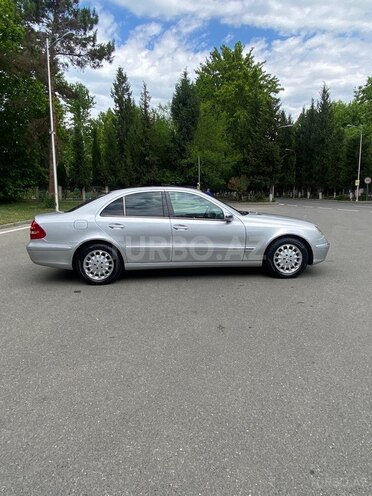 Mercedes E 240-4