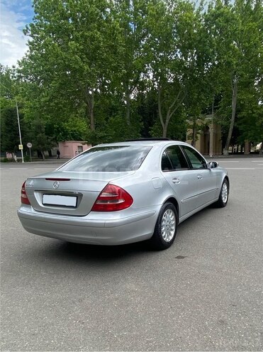 Mercedes E 240-7