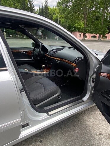 Mercedes E 240-10