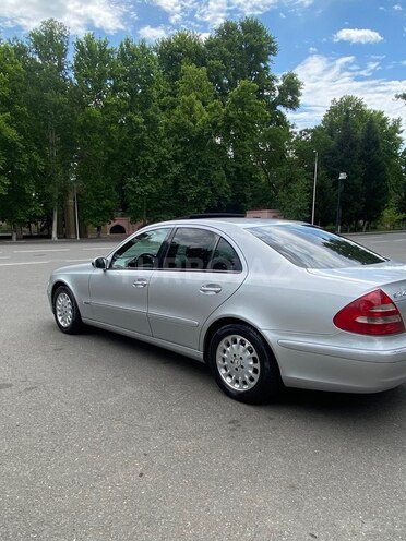 Mercedes E 240-8