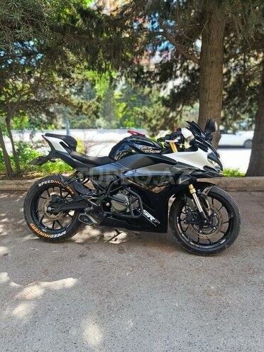 CFMOTO 250 SR-1