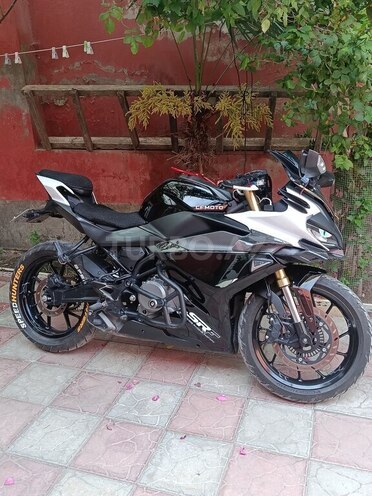CFMOTO 250 SR-7