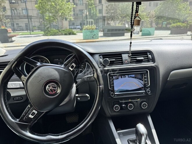 Volkswagen Jetta-8