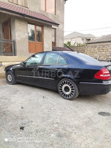 Mercedes E 240-4