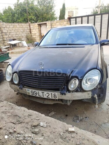 Mercedes E 240-1
