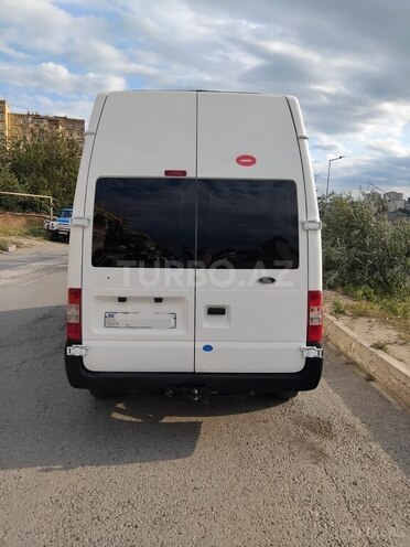 Ford Transit-10