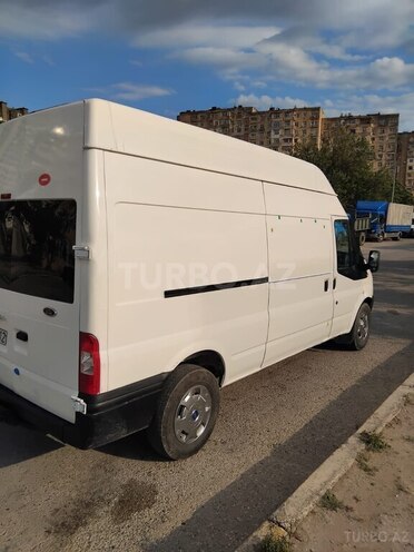 Ford Transit-13