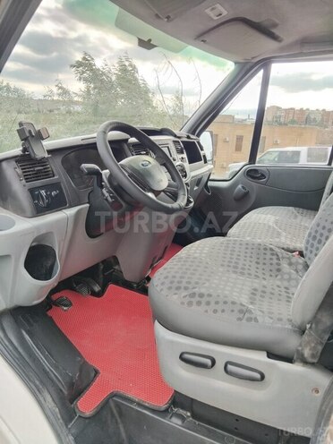 Ford Transit-18