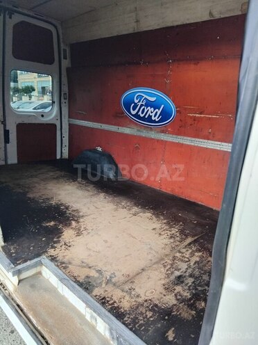 Ford Transit-17