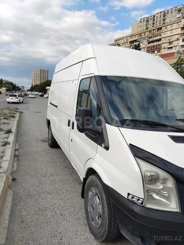 Ford Transit-14