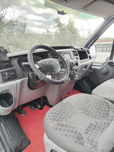 Ford Transit-19