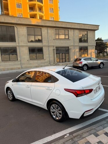 Hyundai Accent-5
