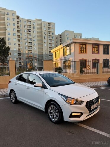 Hyundai Accent-2