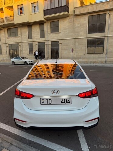 Hyundai Accent-7