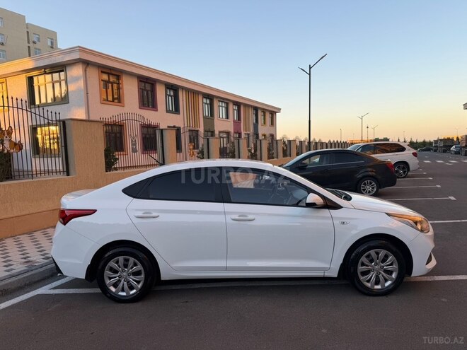 Hyundai Accent-9