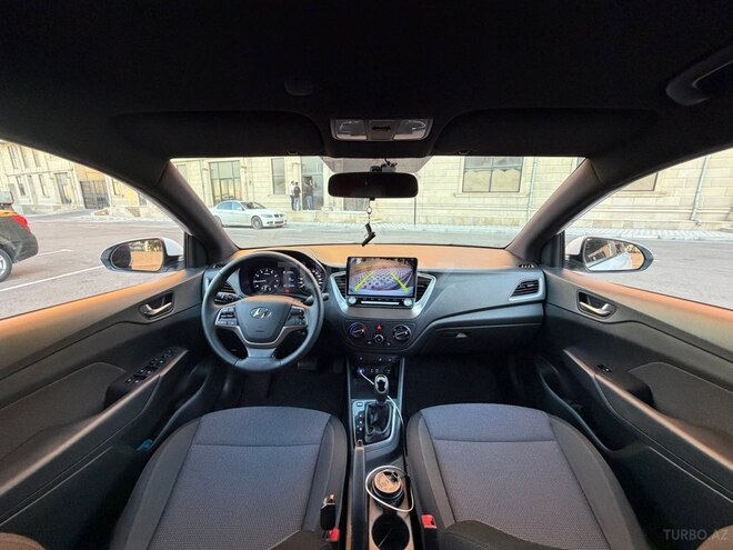 Hyundai Accent-10