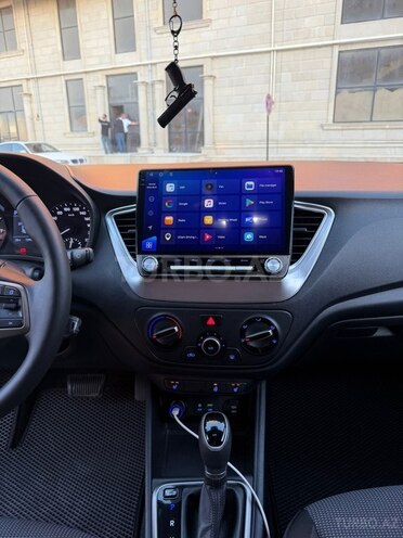 Hyundai Accent-11