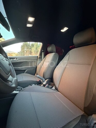 Hyundai Accent-13