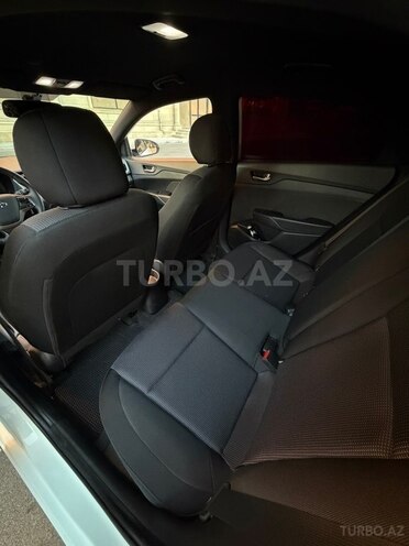 Hyundai Accent-14