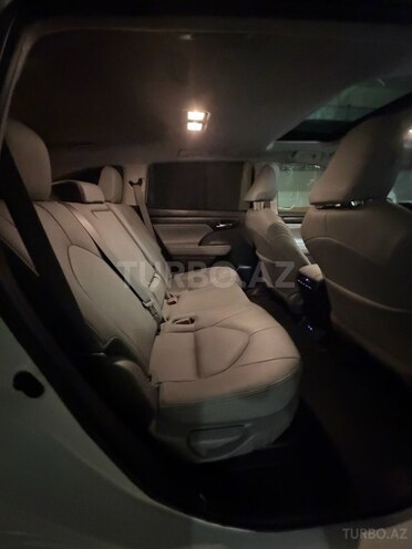 Toyota Highlander-12