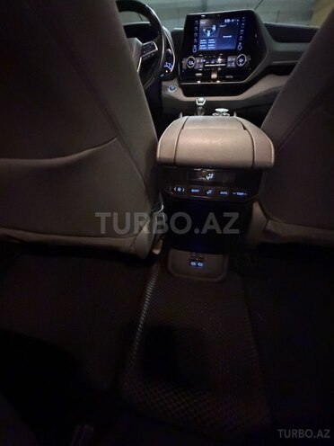 Toyota Highlander-13