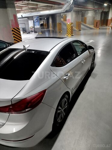 Hyundai Elantra-7