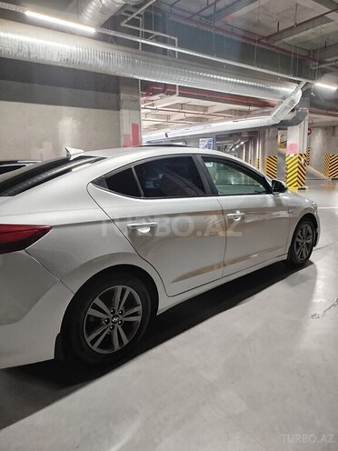 Hyundai Elantra-10