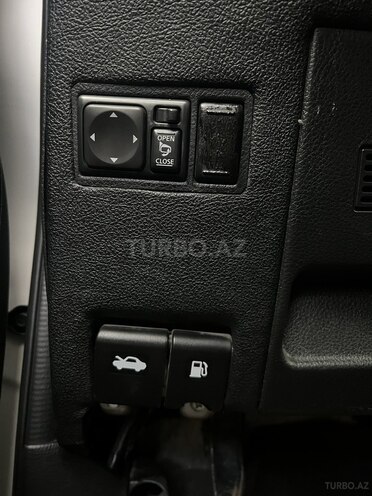 Nissan Tiida-21