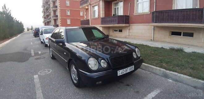 Mercedes E 240-1