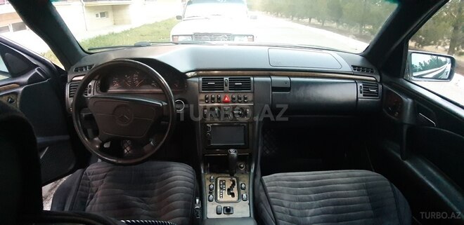Mercedes E 240-5