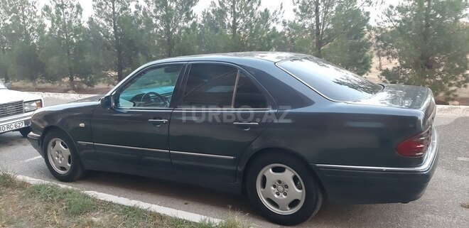 Mercedes E 240-2