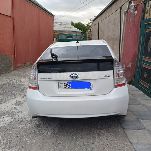 Toyota Prius-2