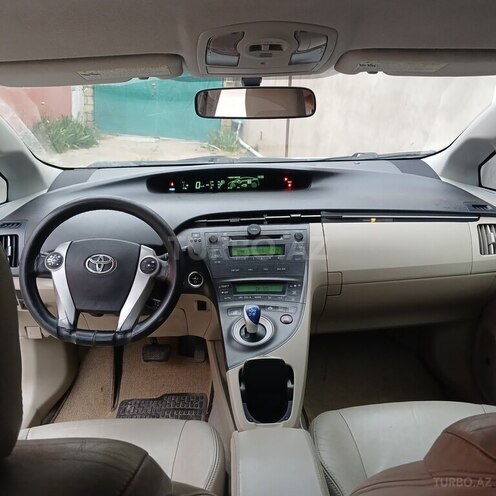 Toyota Prius-3