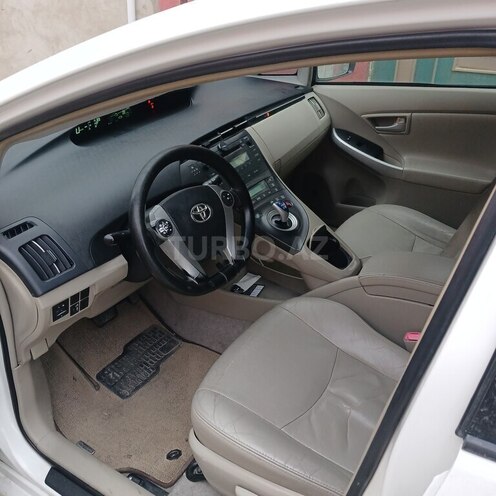Toyota Prius-5