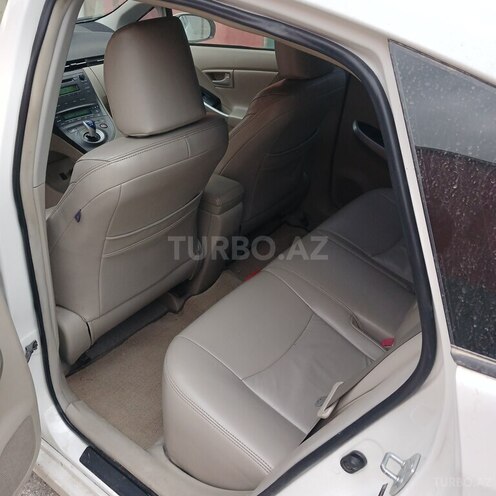 Toyota Prius-4