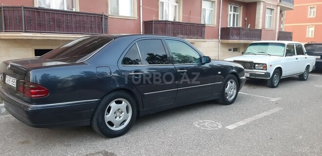 Mercedes E 240-8