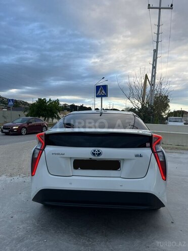 Toyota Prius-2