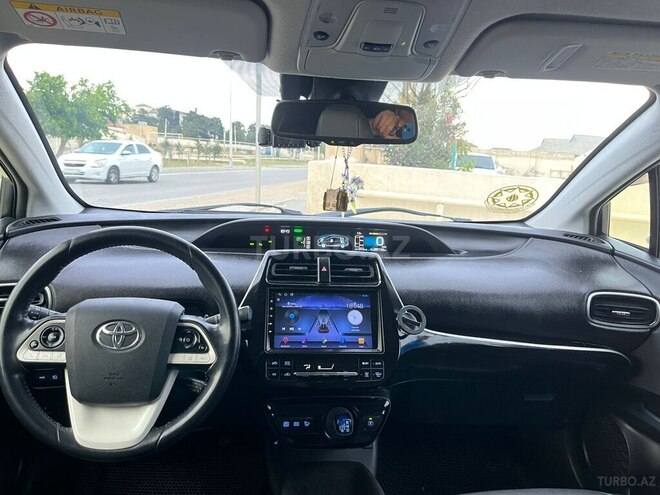 Toyota Prius-12
