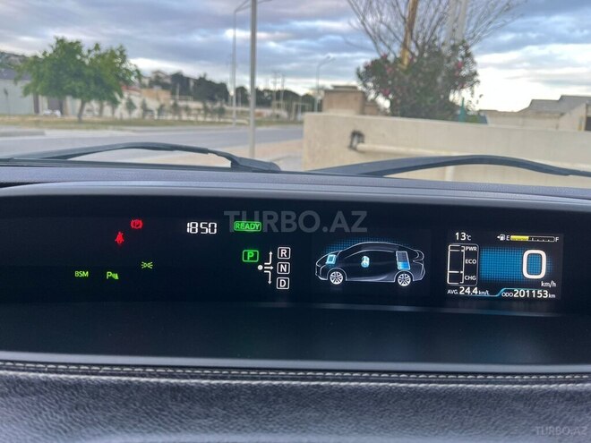 Toyota Prius-13