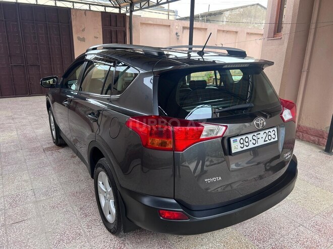 Toyota RAV4-4
