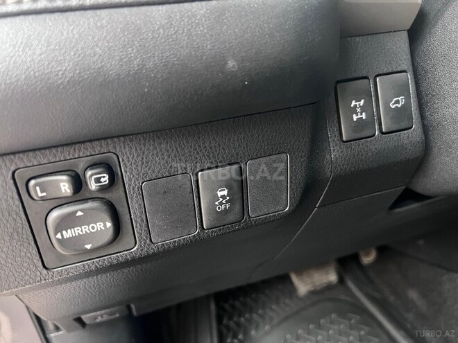 Toyota RAV4-12