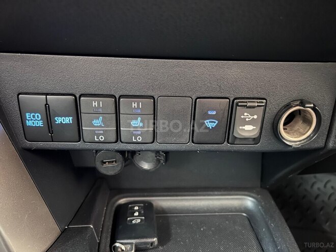 Toyota RAV4-17