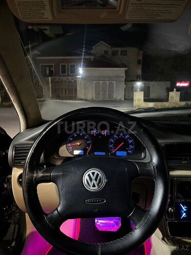 Volkswagen Passat-5