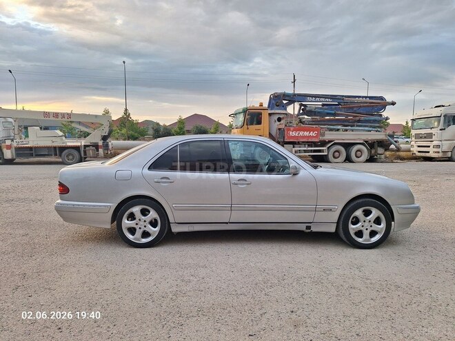 Mercedes E 220-3