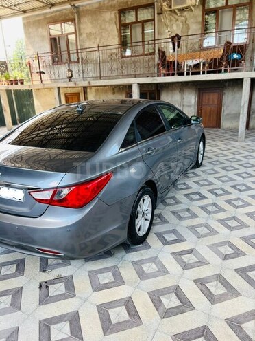 Hyundai Sonata-4